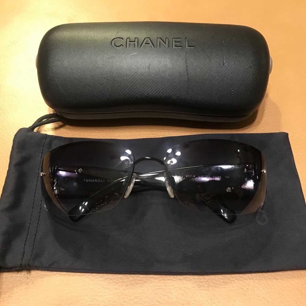 ⛔️SOLD⛔️ Authentic Classic CHANEL Sunglasses - Picture 3 of 12